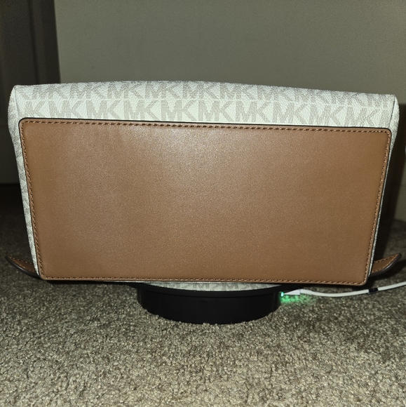 NWT Michael Kors Sheila Medium Logo Backpack - Picture 9 of 11